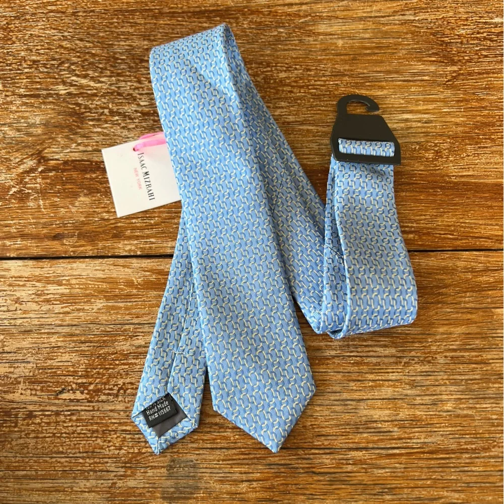 NWT Isaac Mizrahi 100% Silk Tie Blue Gold Chain Print 2.5” Wide
